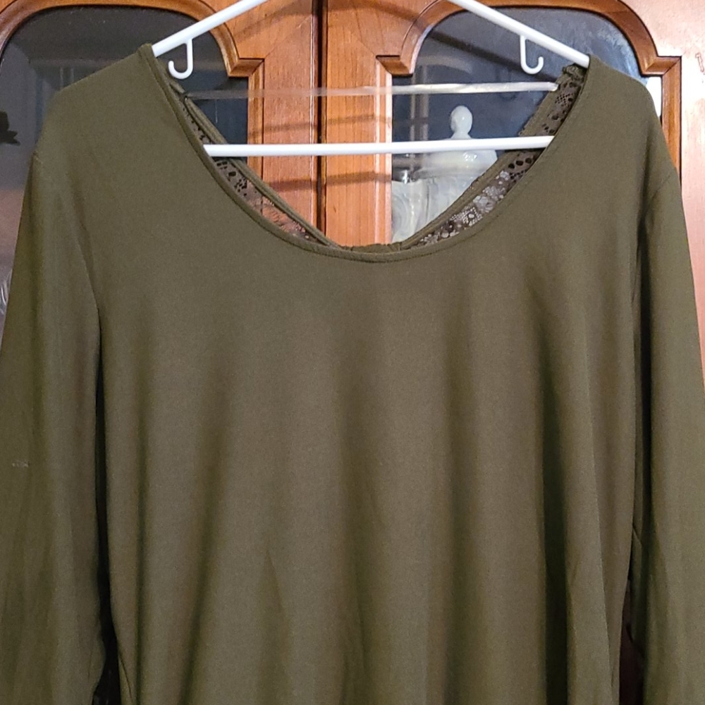 Ladies 3 quarter length sleeve top